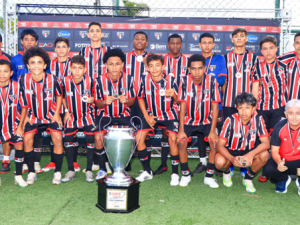 Escola SPFC Palmas faz história em Cotia na Copa Tricolor