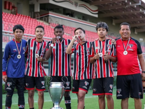 Escola SPFC Palmas faz história em Cotia na Copa Tricolor