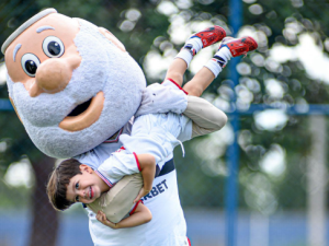 Sucesso total na comemoração dos 5 anos da Escola SPFC na AABB Palmas