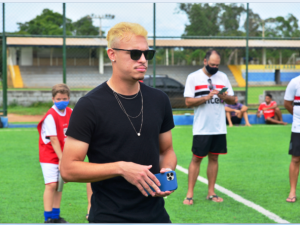Danilo Gomes e Papai Noel fazem a festa da garotada na AABB