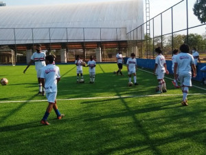Garotada do Sub-10 a Sub-15 participa de treinamento