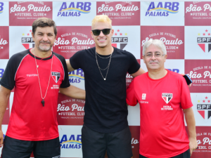 Danilo Gomes e Papai Noel fazem a festa da garotada na AABB