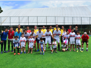 Danilo Gomes e Papai Noel fazem a festa da garotada na AABB