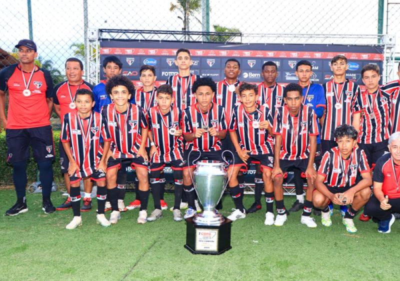 Escola SPFC Palmas faz história em Cotia na Copa Tricolor