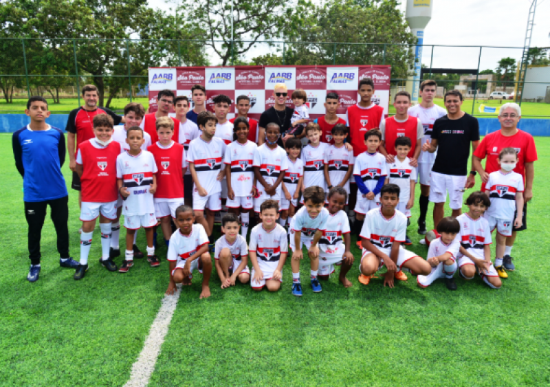 Danilo Gomes e Papai Noel fazem a festa da garotada na AABB